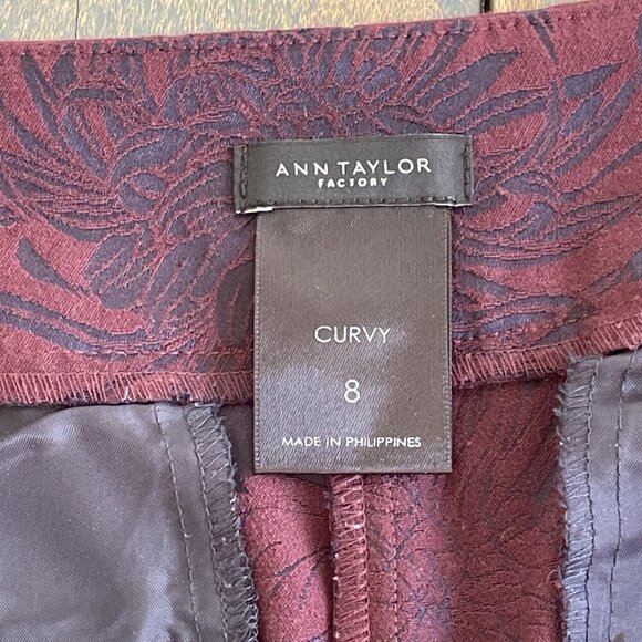 Ann Taylor FactorySignature Floral Chino Pants Stretch Maroon Curvy Size 8 (M5) - Picture 3 of 9